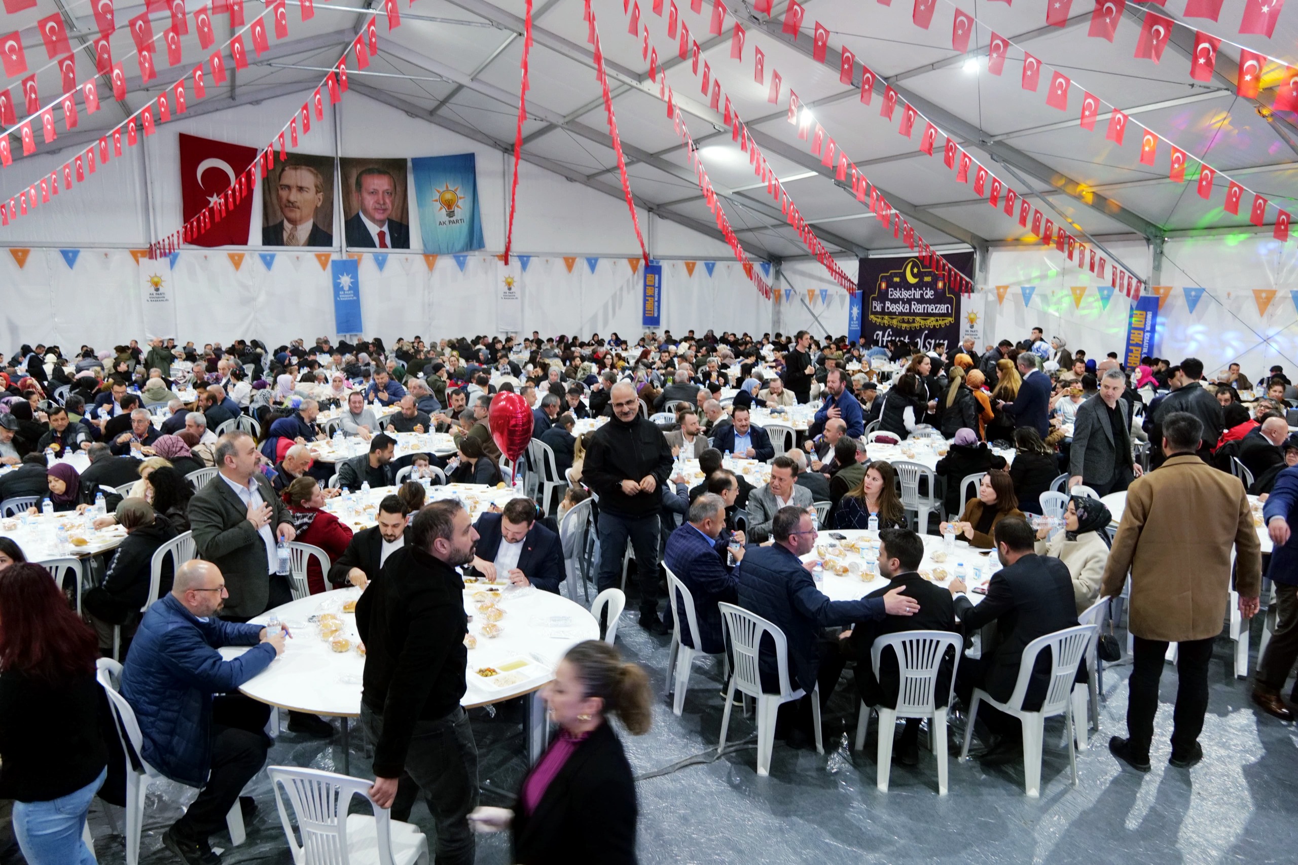AK Parti Eskişehir Teşkilâtı, Binlerce Kişiyi İftar Sofrasında Buluşturdu!