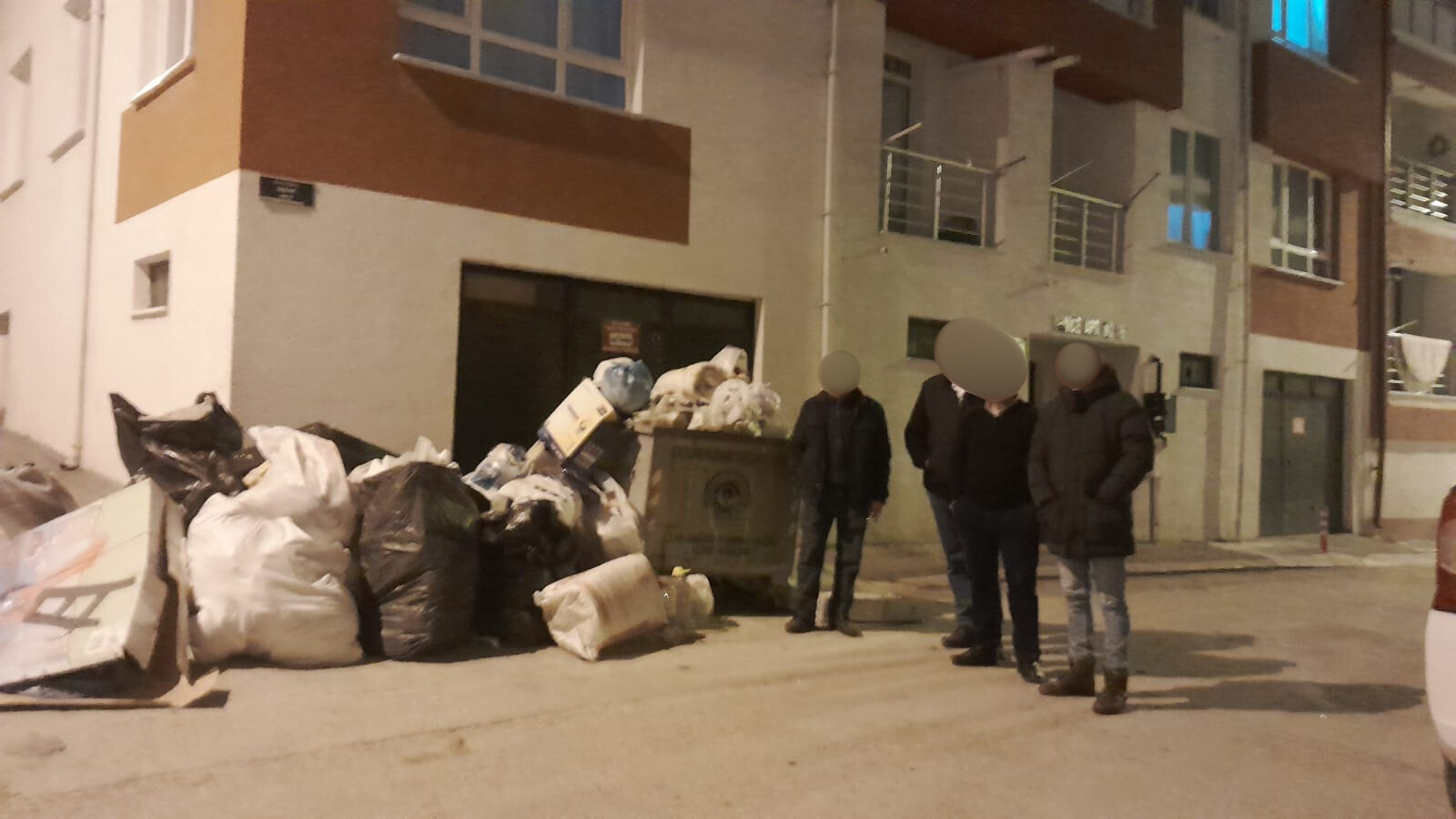 Seçim Bitti, Hizmet Bitti! O Mahallede Çöpler Toplanmıyor!