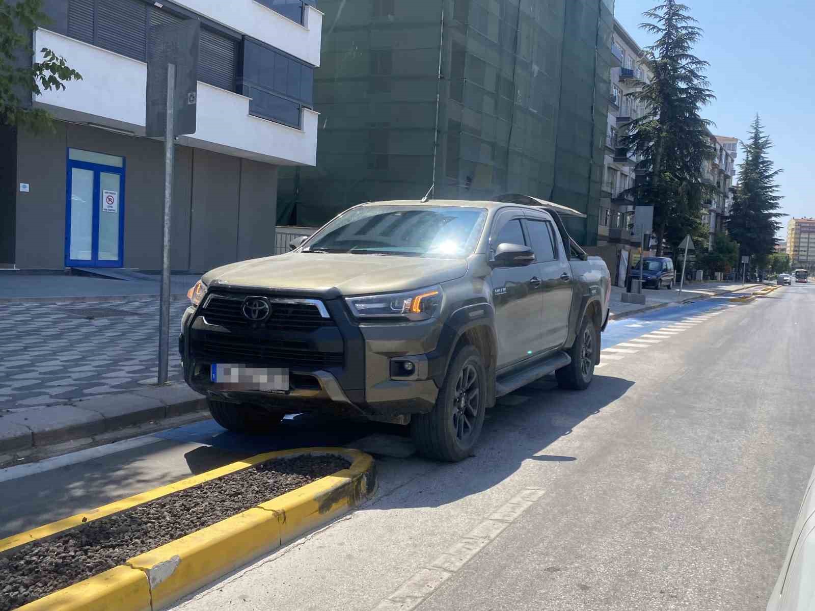 Eskişehir’de Sürücüler Park Yeri Bulamıyor, Trafik Kuralları İhlal Ediliyor!