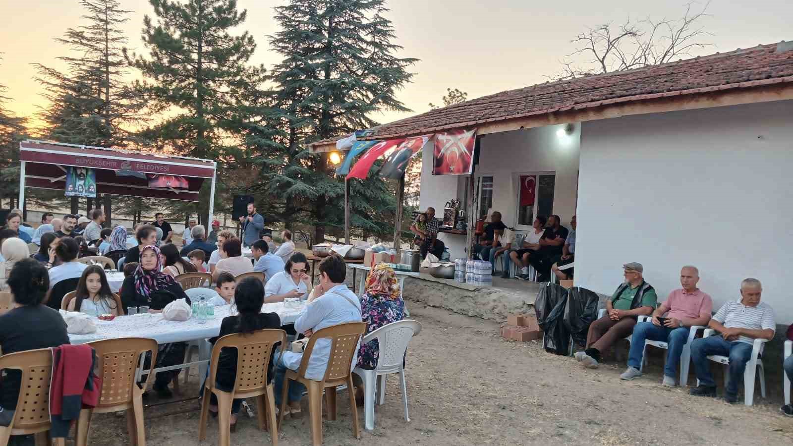 Alpu İlçesinde Anlamlı Program: Şehitler İçin Aşure Dağıtıldı