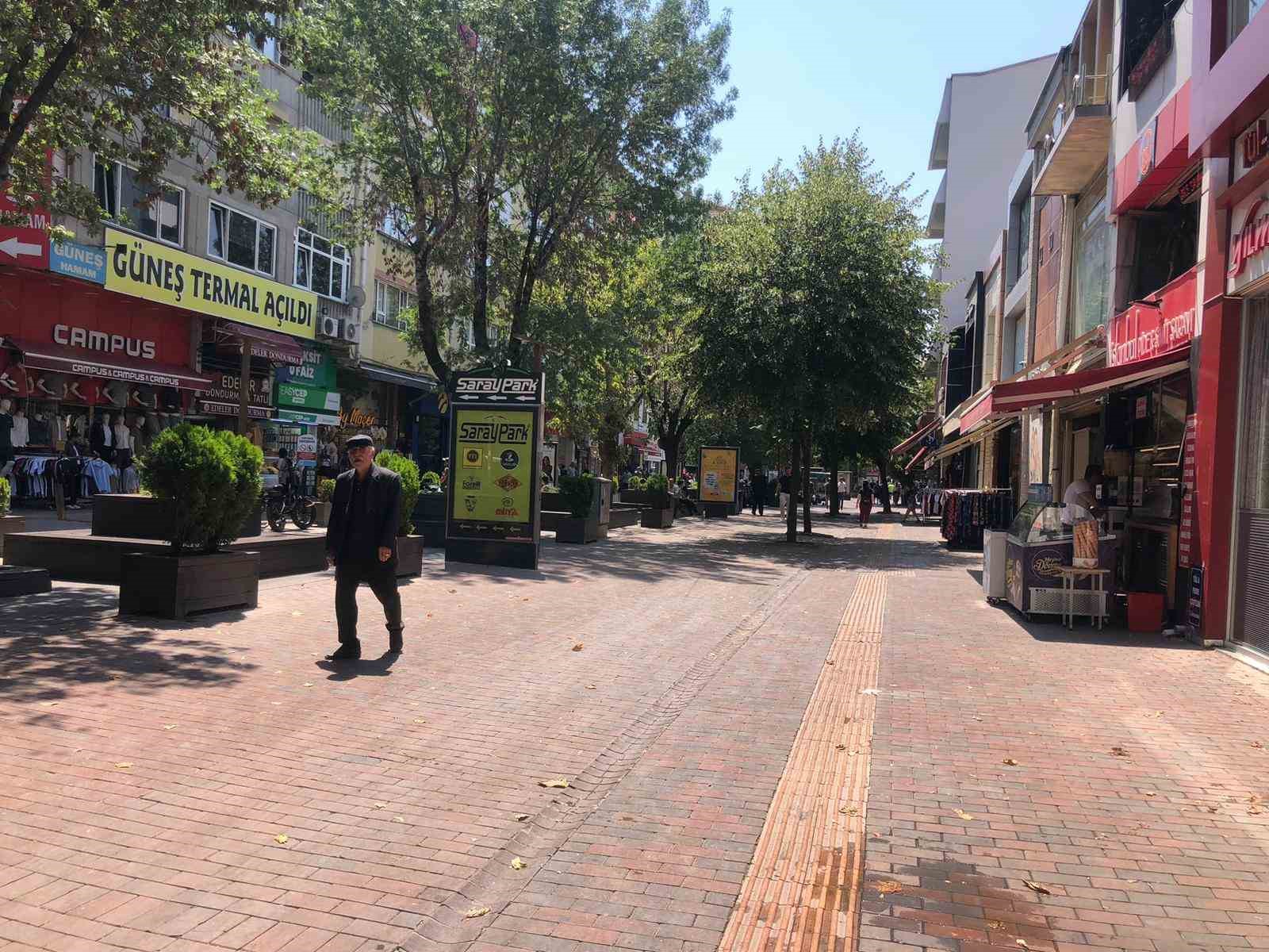 Eskişehir’de Hava Sıcaklıkları Yükseldi, Sokaklar Sessizliğe Büründü