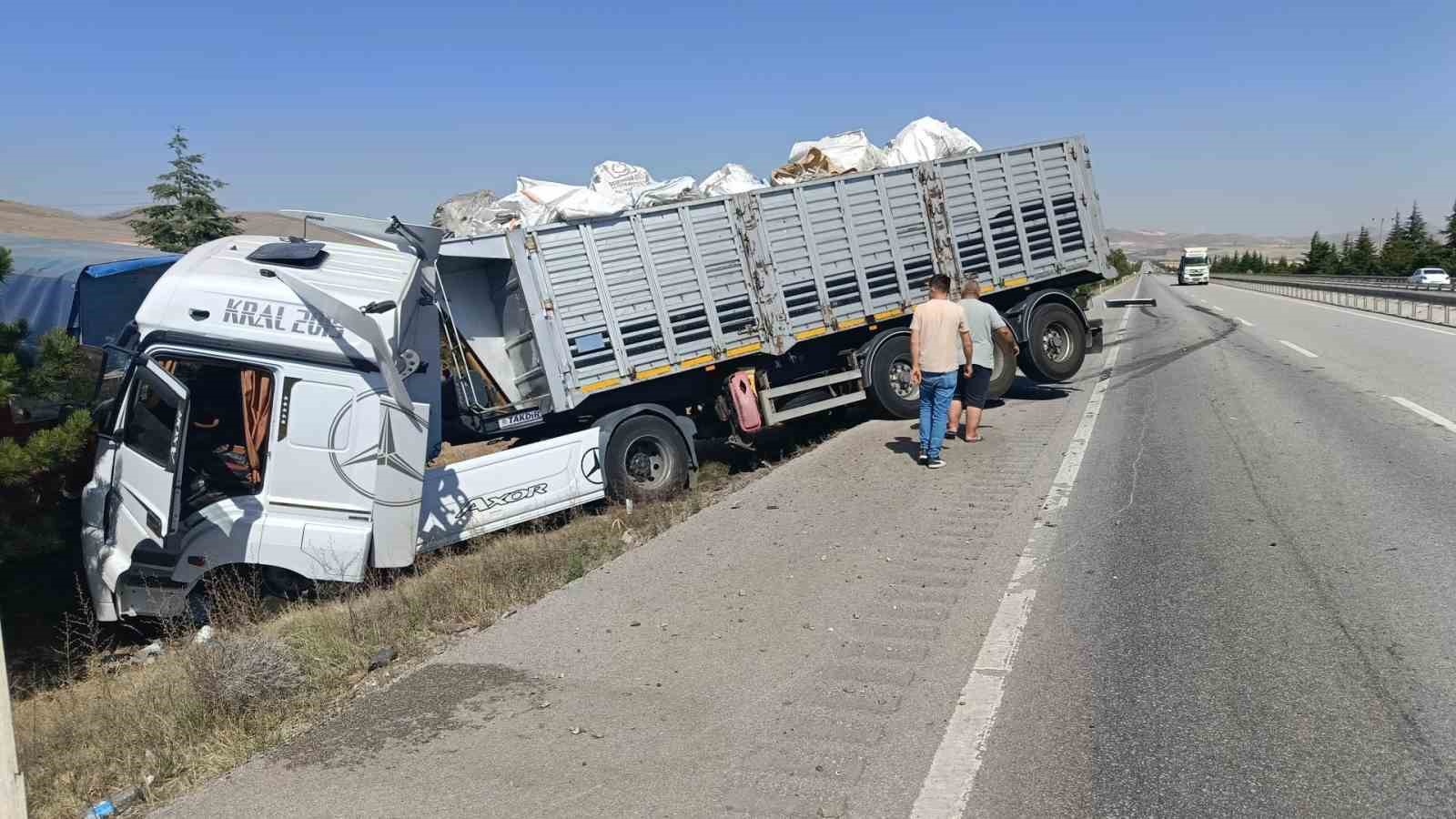 Sivrihisar’da Trafik Kazası: Kamyonet Şarampole Yuvarlandı