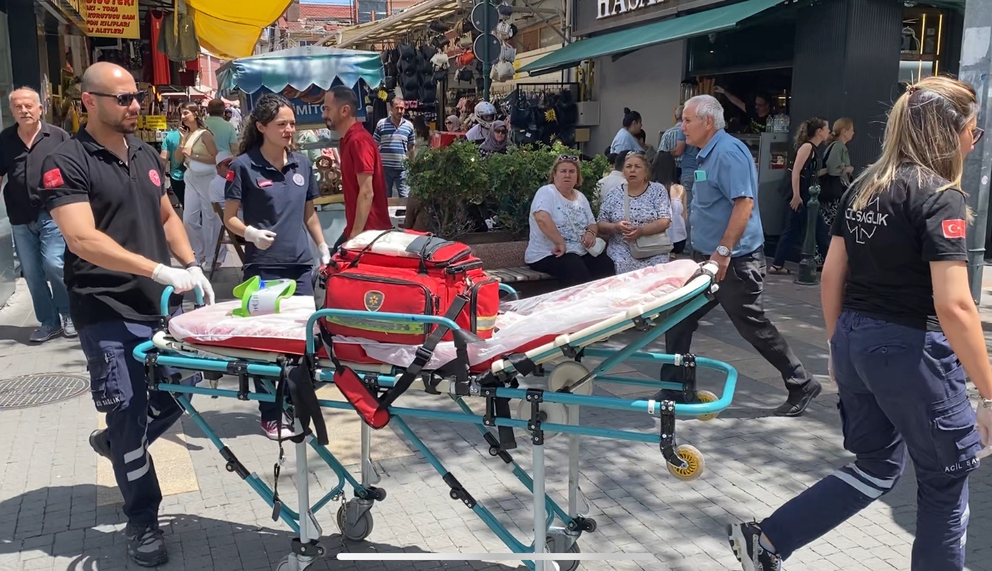 Yere Yığıldı, Ambulans Gelince Ayağa Kalkıp Gitti!
