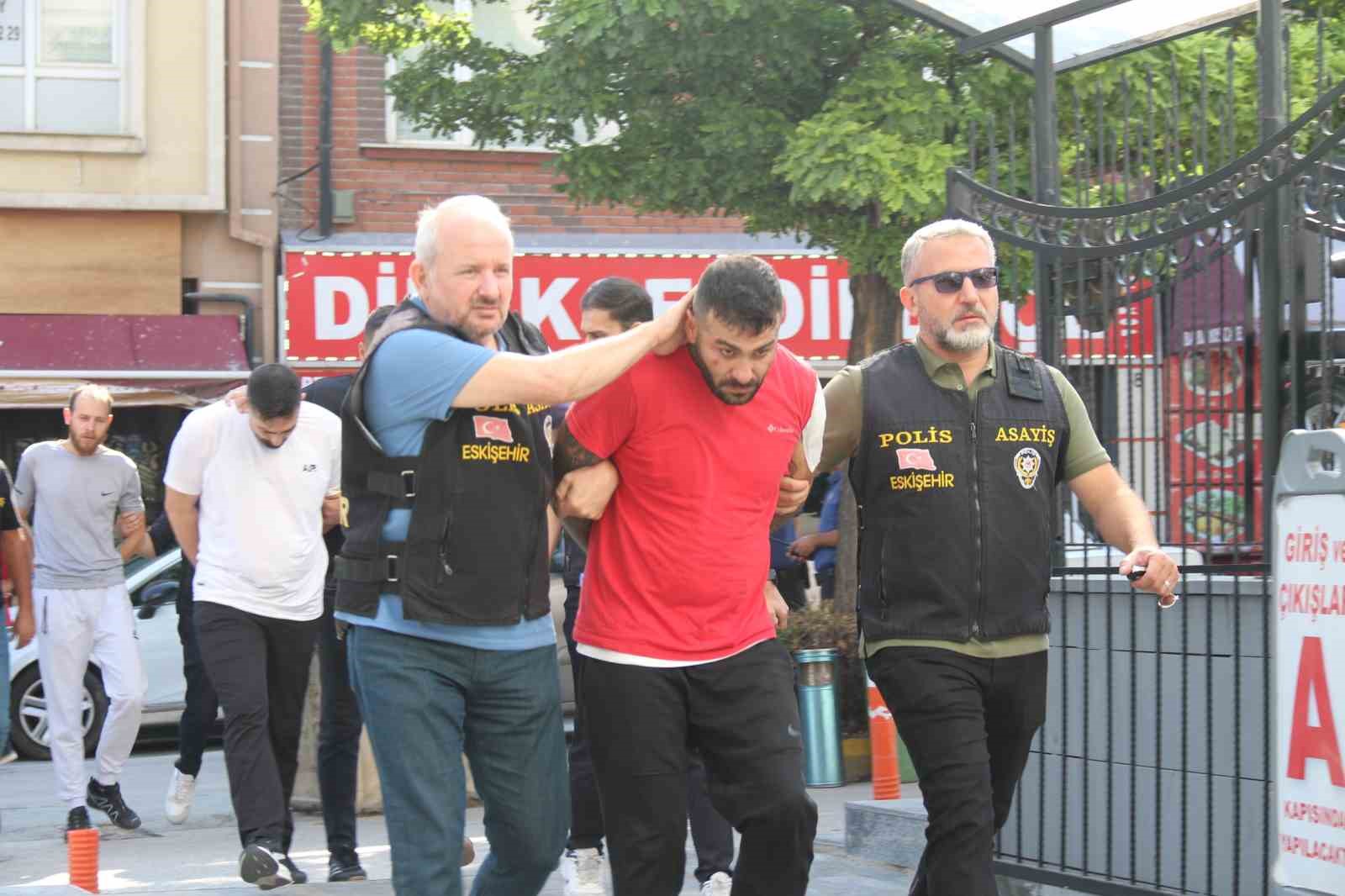 Eskişehir’deki silahlı saldırının şüphelileri hakim karşısında