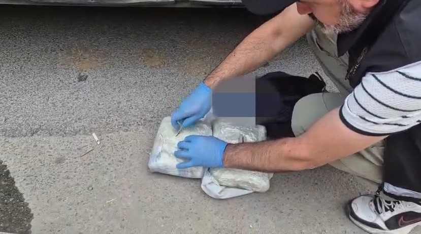 Yolcu otobüsünün bagajında 1 kilo uyuşturucu madde ele geçirildi!