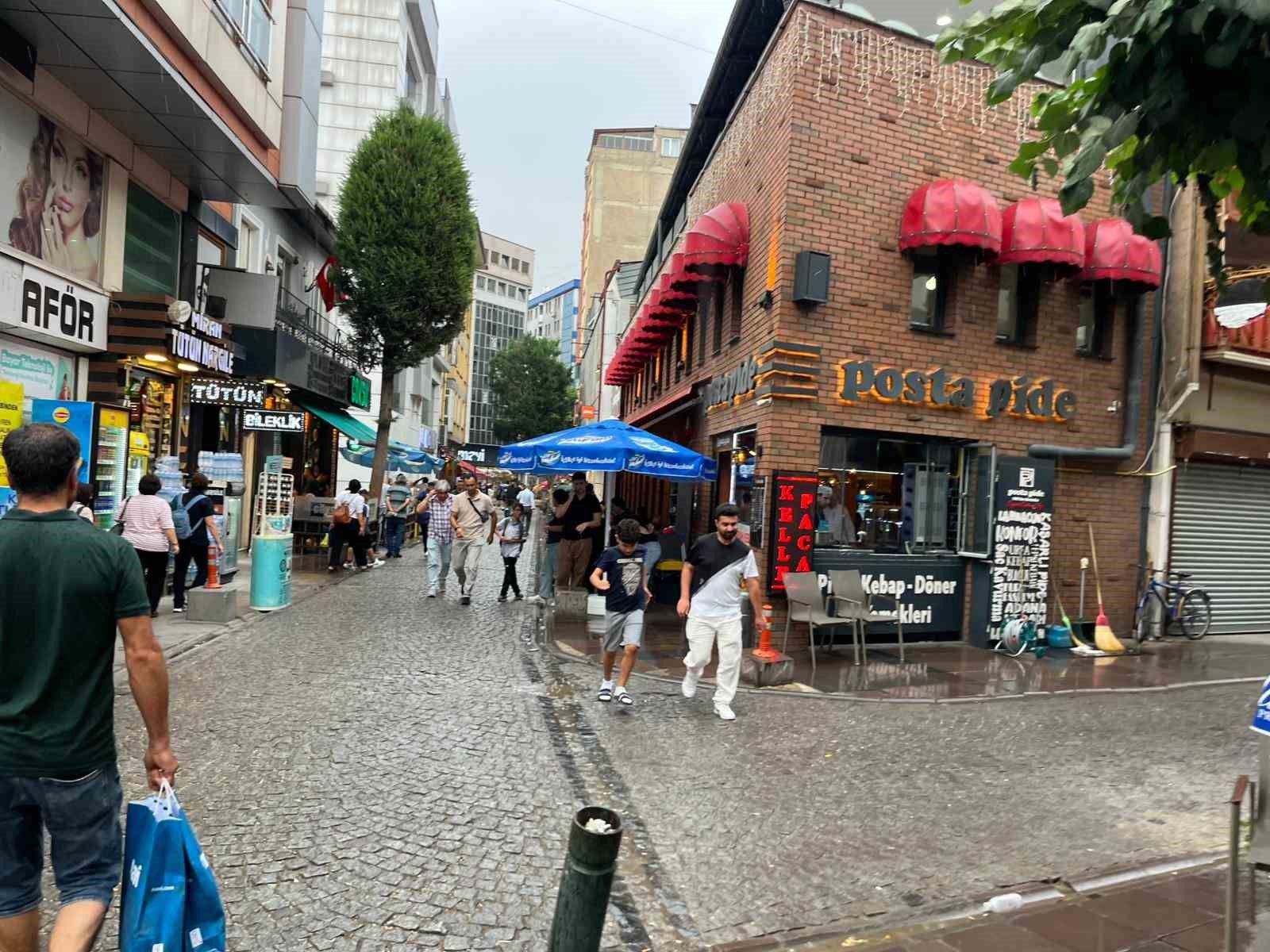 Eskişehir’de sağanak vatandaşlara zor anlar yaşattı