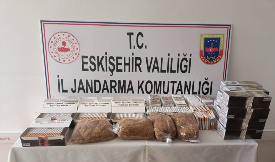 Jandarma 2 kilogram kaçak tütün ile 6 bin 640 makaron ele geçirdi
