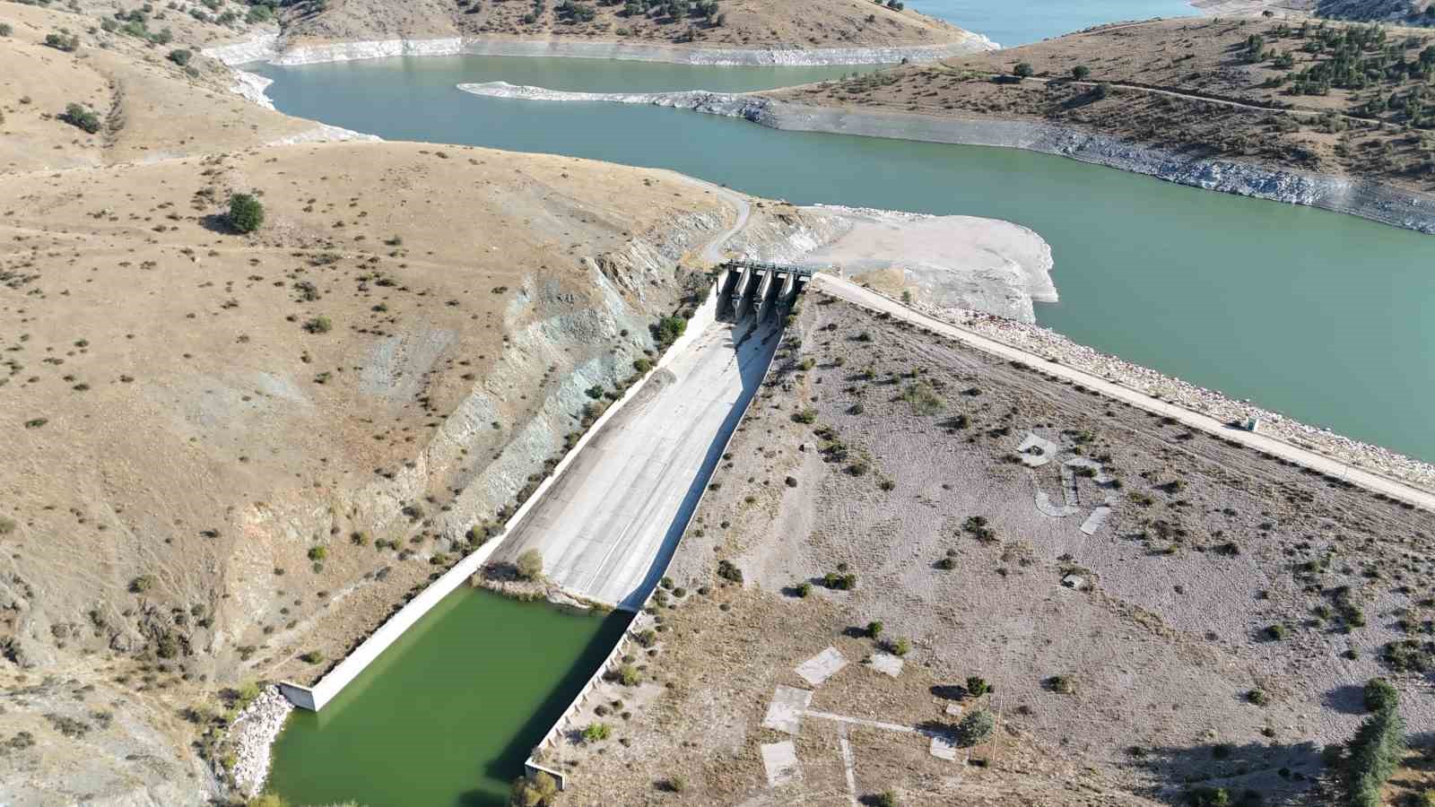 Eskişehir Barajı'nda su çekildi, ağzında dahi su kalmadı!
