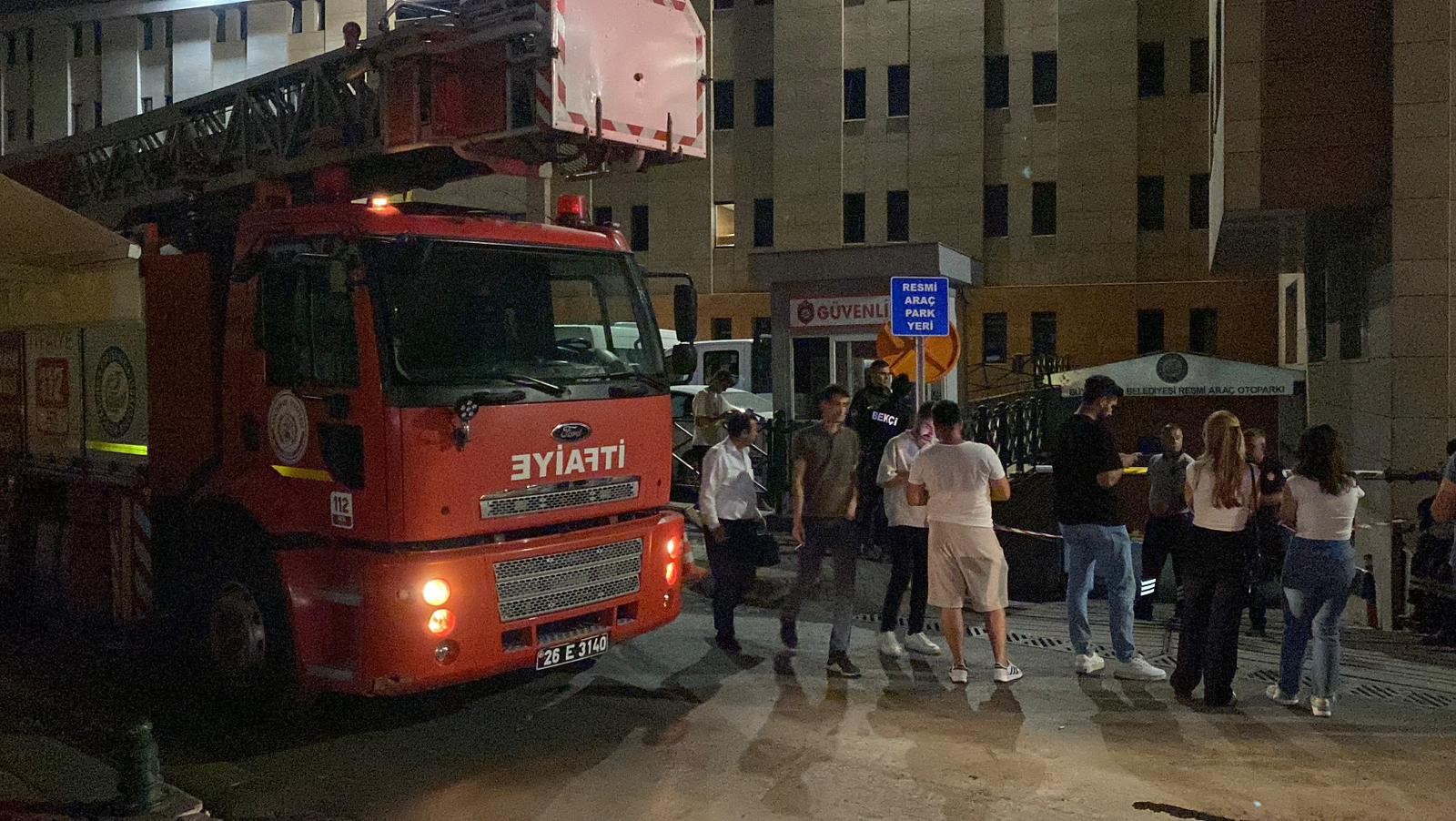 Duman binayı sardı: Eskişehir Büyükşehir Belediyesi’nde panik anları