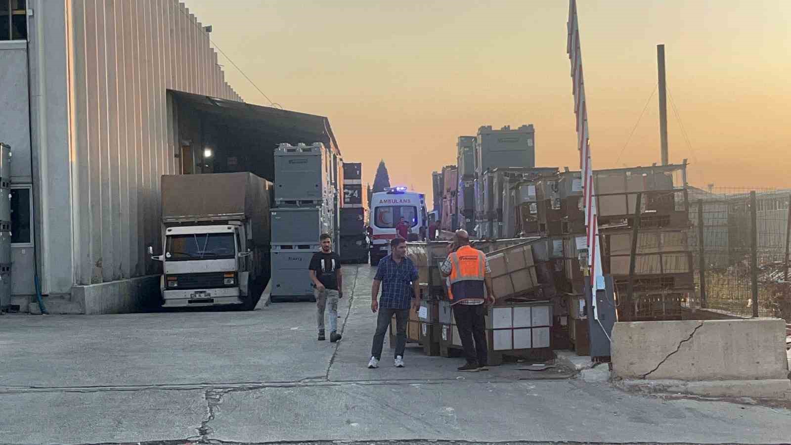 Fabrikada Feci Kaza: İşçi Makineye Sıkıştı