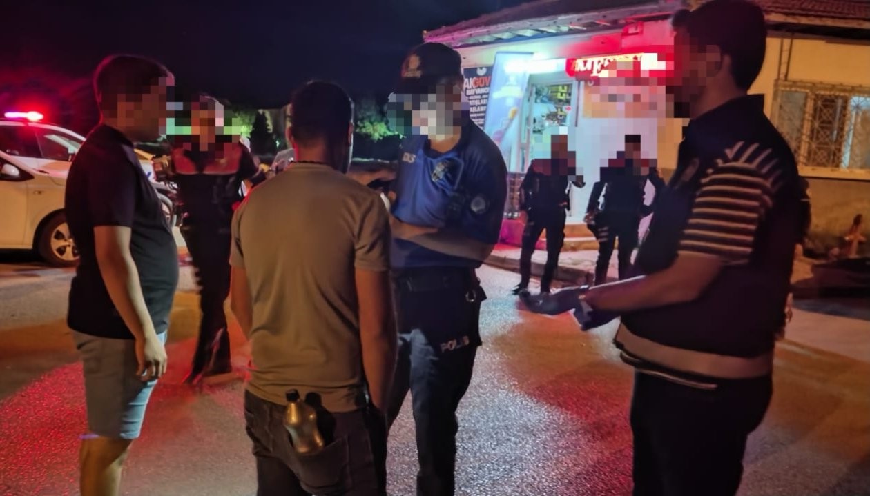 Eskişehir’de parklarda polis uygulaması gerçekleştirildi!