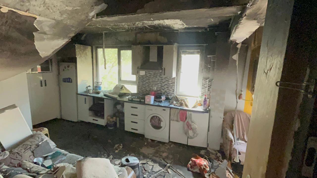 Eskişehir’de Şüpheli Yangın: İki Katlı Daire Kullanılamaz Hale Geldi