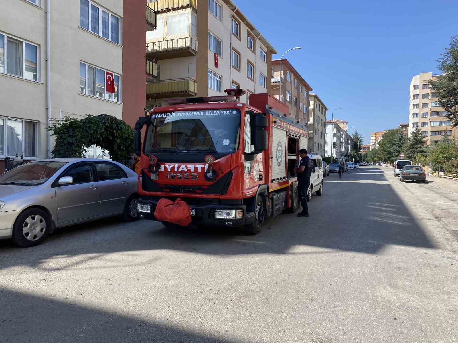 Balkonda alevlenen piknik tüpü sebebiyle yangın çıktı