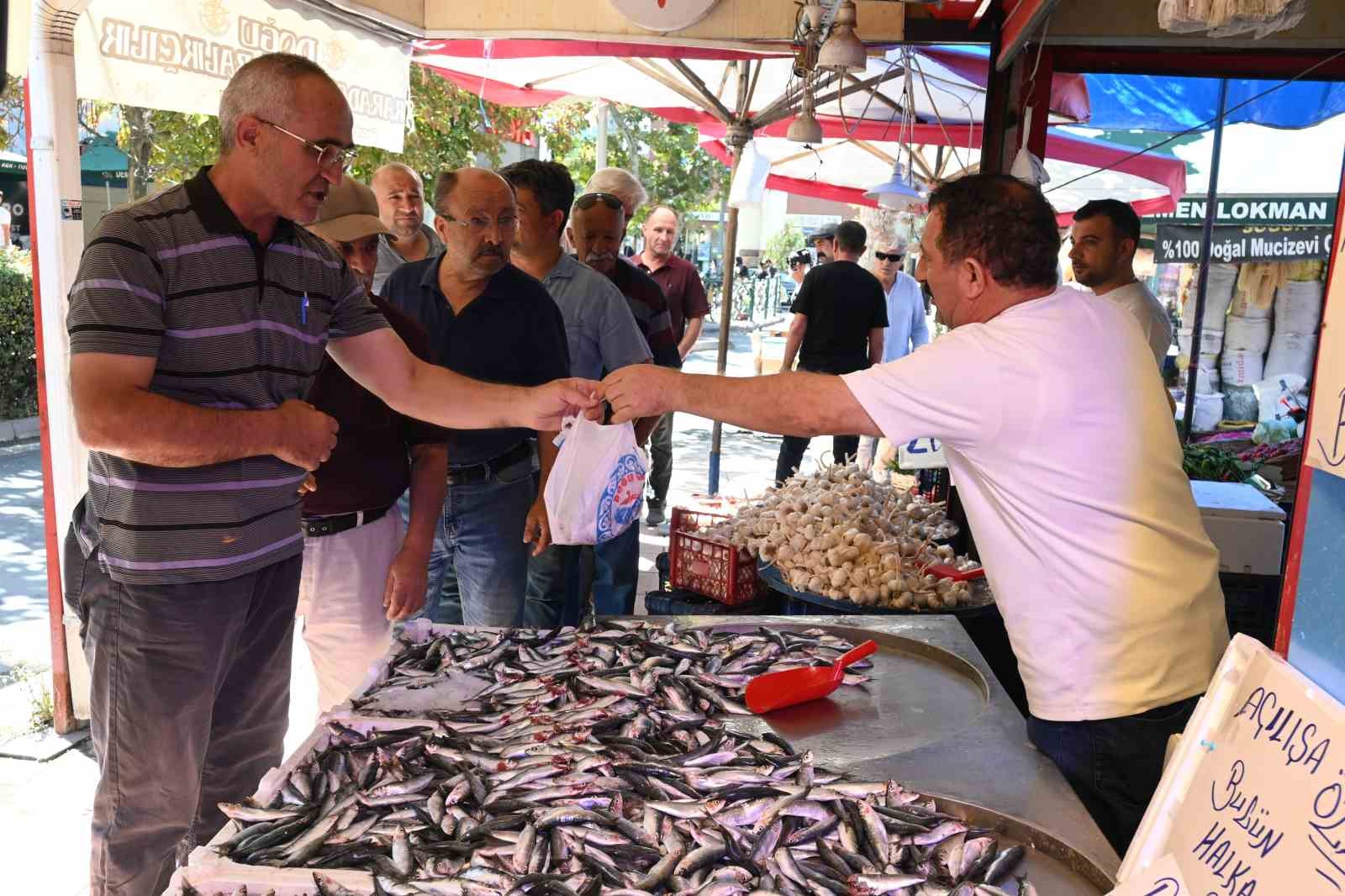 ESKİŞEHİR’DE BALIKÇILAR ARASINDA HAYIR YARIŞI!