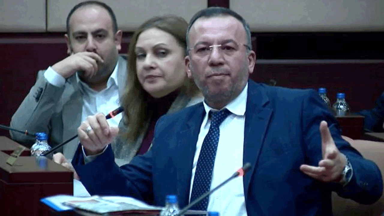 Ahmet Sivri’den Büyükşehir’in yatırım programına ağır eleştiri!