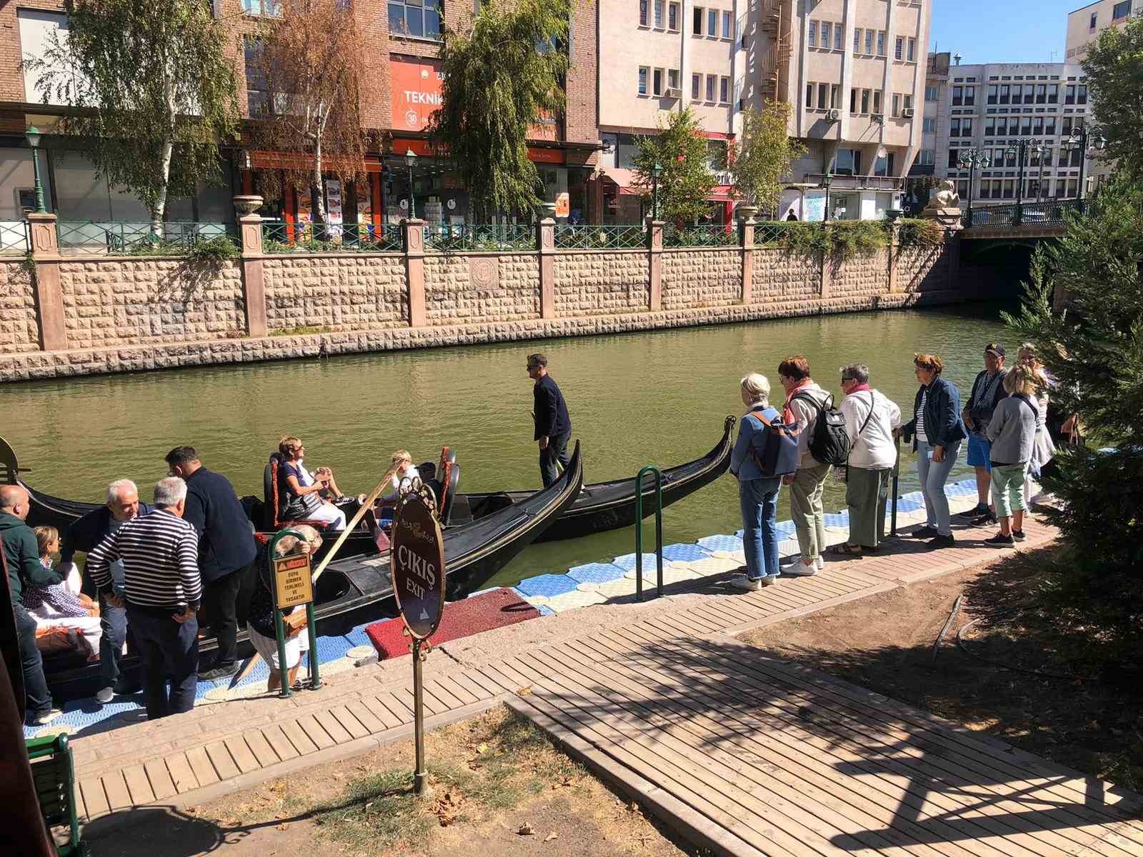 Turistlerin gondol sevdası devam ediyor!