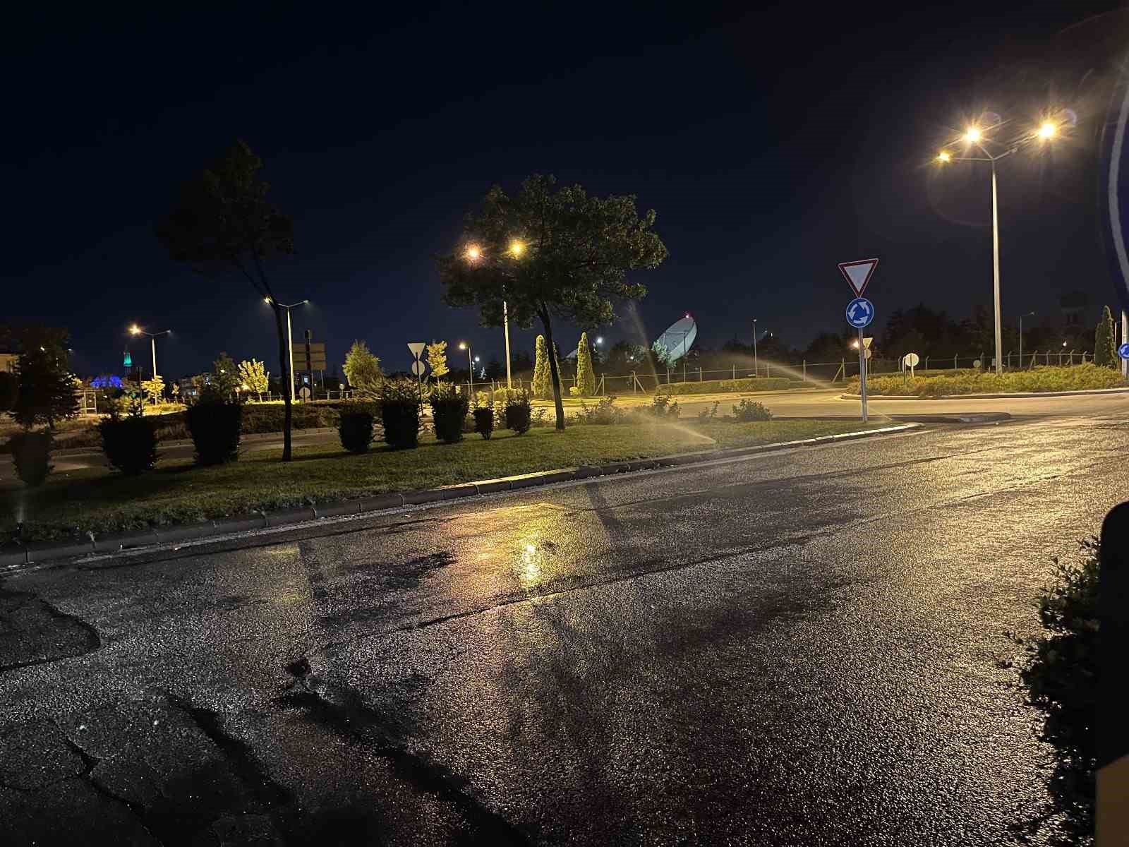 SULAMA SİSTEMİ İSRAFI VE TRAFİK TEHLİKESİYLE GÜNDEMDE!