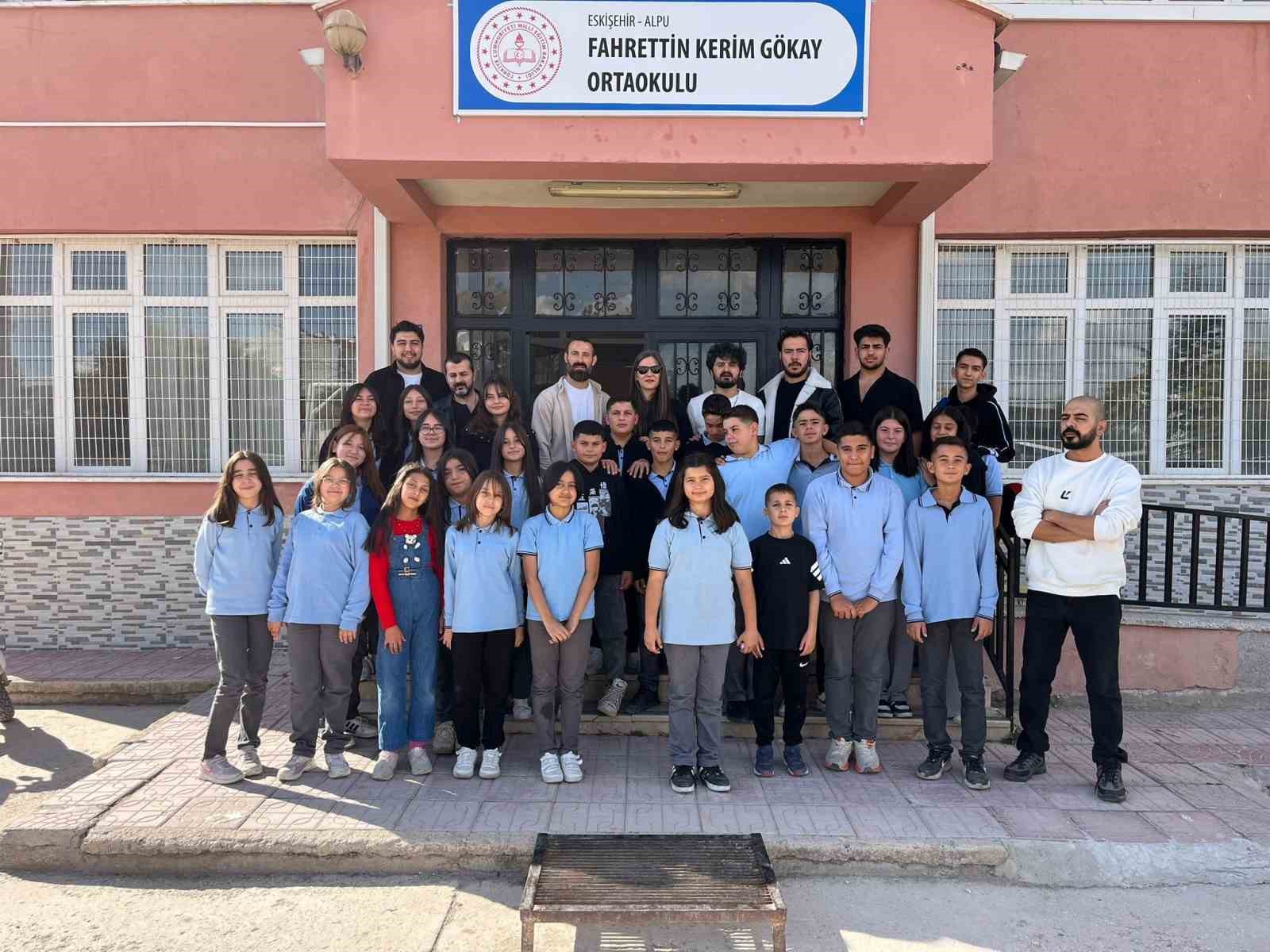 Köy okullarında öğrenciler ücretsiz tıraş edildi!