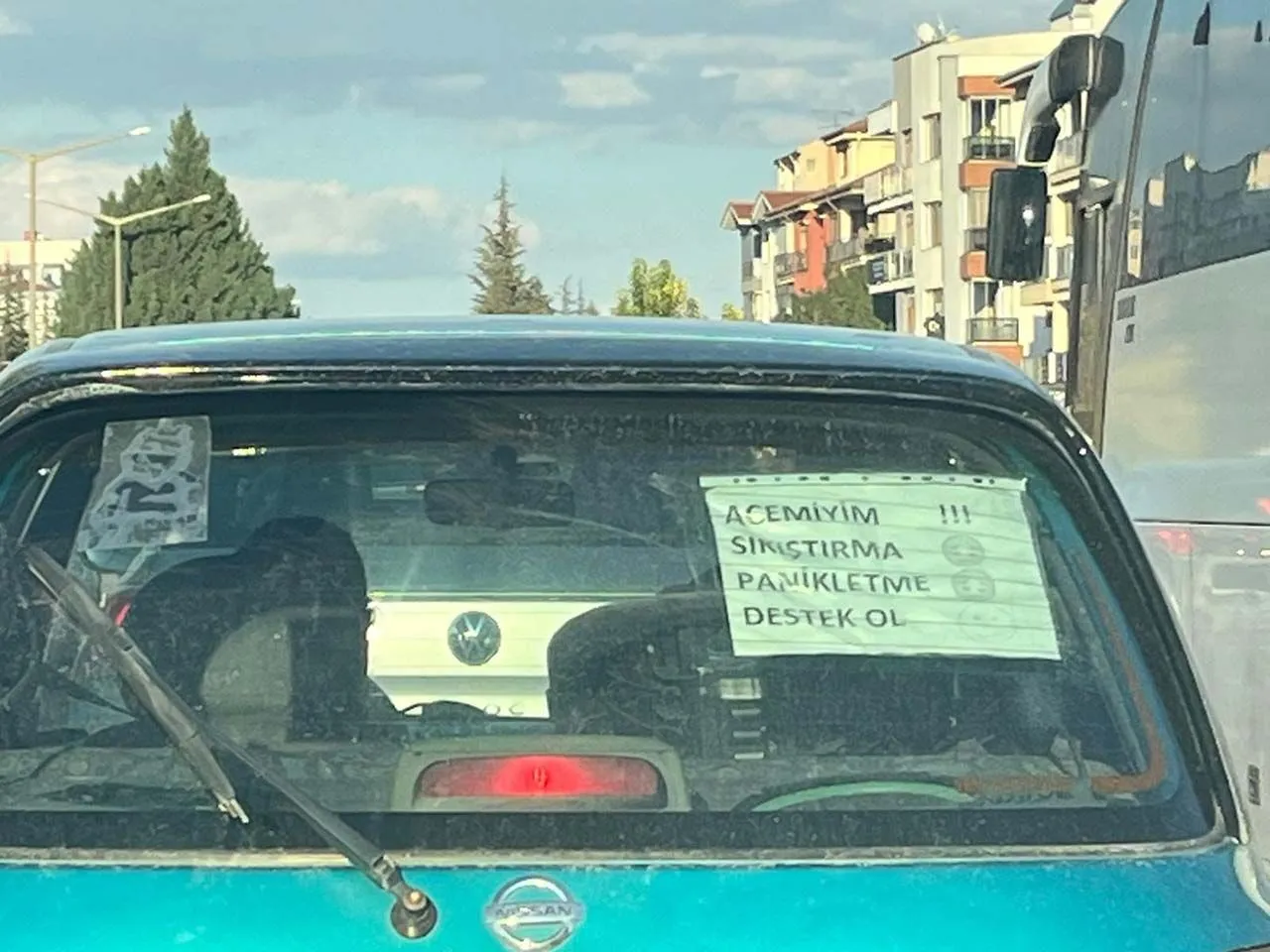 “Acemi sürücünün samimi mesajı sosyal medyayı salladı!”