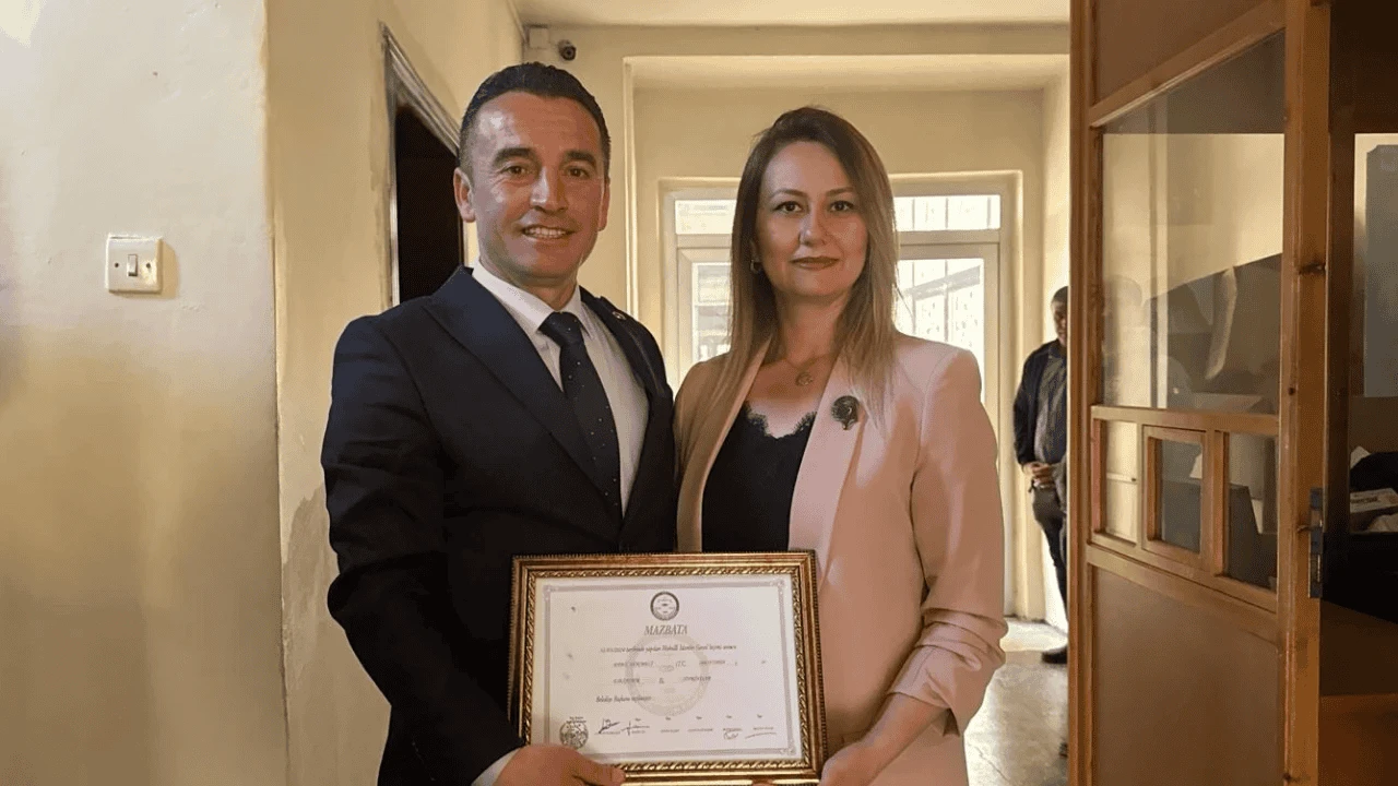 CHP Sivrihisar’da Tüzük Krizi: Başkan Eşini Delege Yaptı!