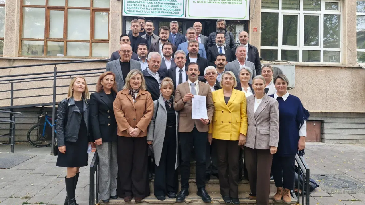 CHP Eskişehir İl Başkanı Talat Yalaz Mazbatasını Aldı: ‘Artık Görev Zamanı!’