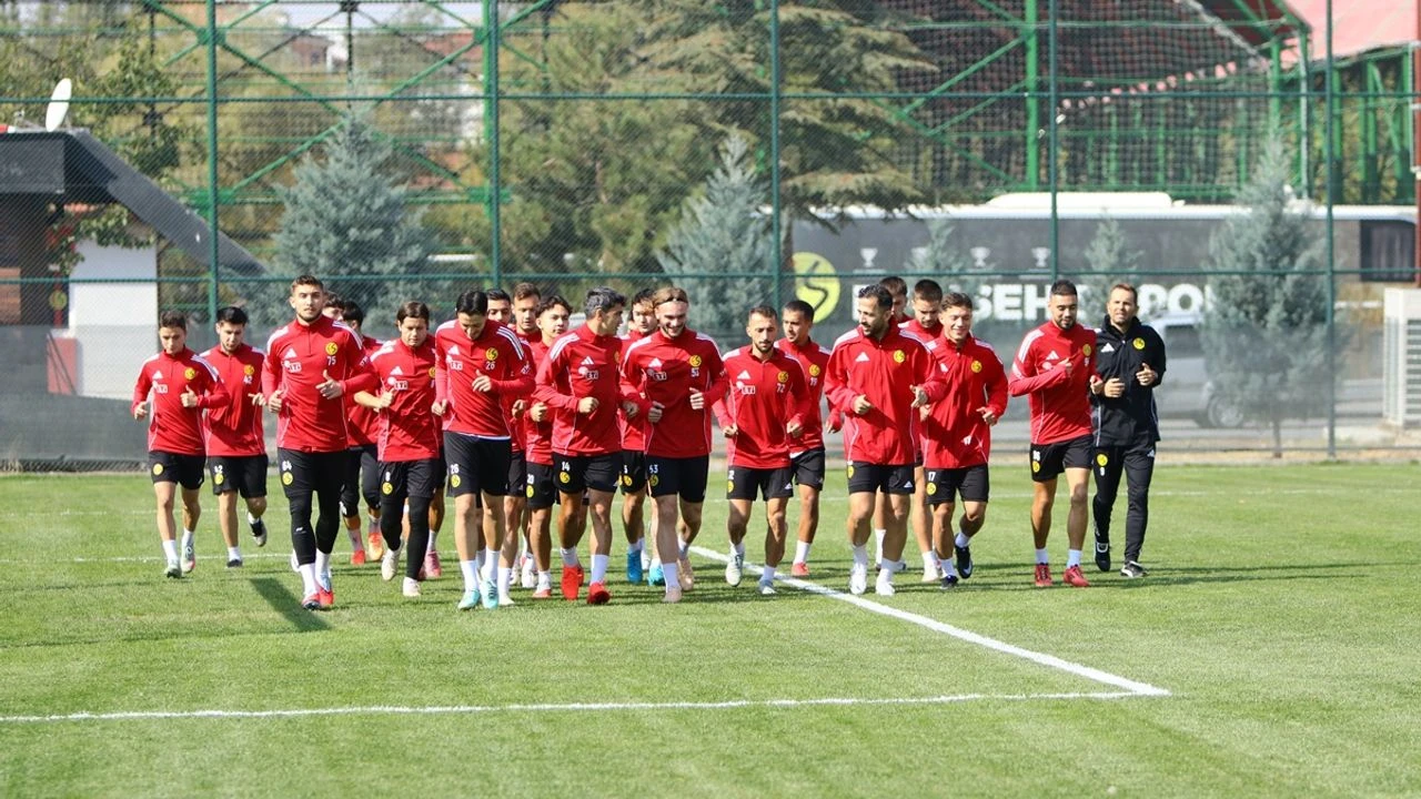“Yeni hoca, yeni umut: Eskişehirspor sahaya çıkıyor!”