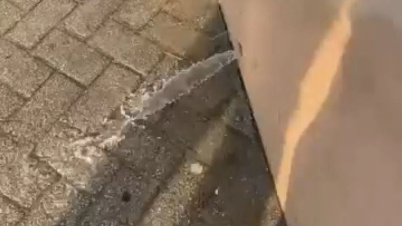 Eskişehir’de Apartmandan Taşan Su Mahalleyi Göle Çevirdi!