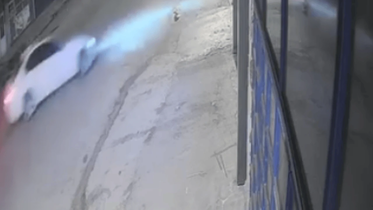 Eskişehir’de Drift Terörü: Kontrolü Kaybetti, Dükkana Daldı!