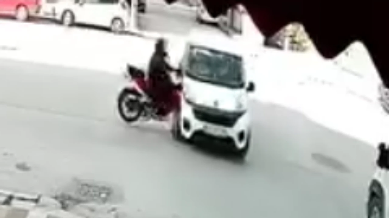Eskişehir’de motosiklet ile otomobil çarpıştı: 1 yaralı!