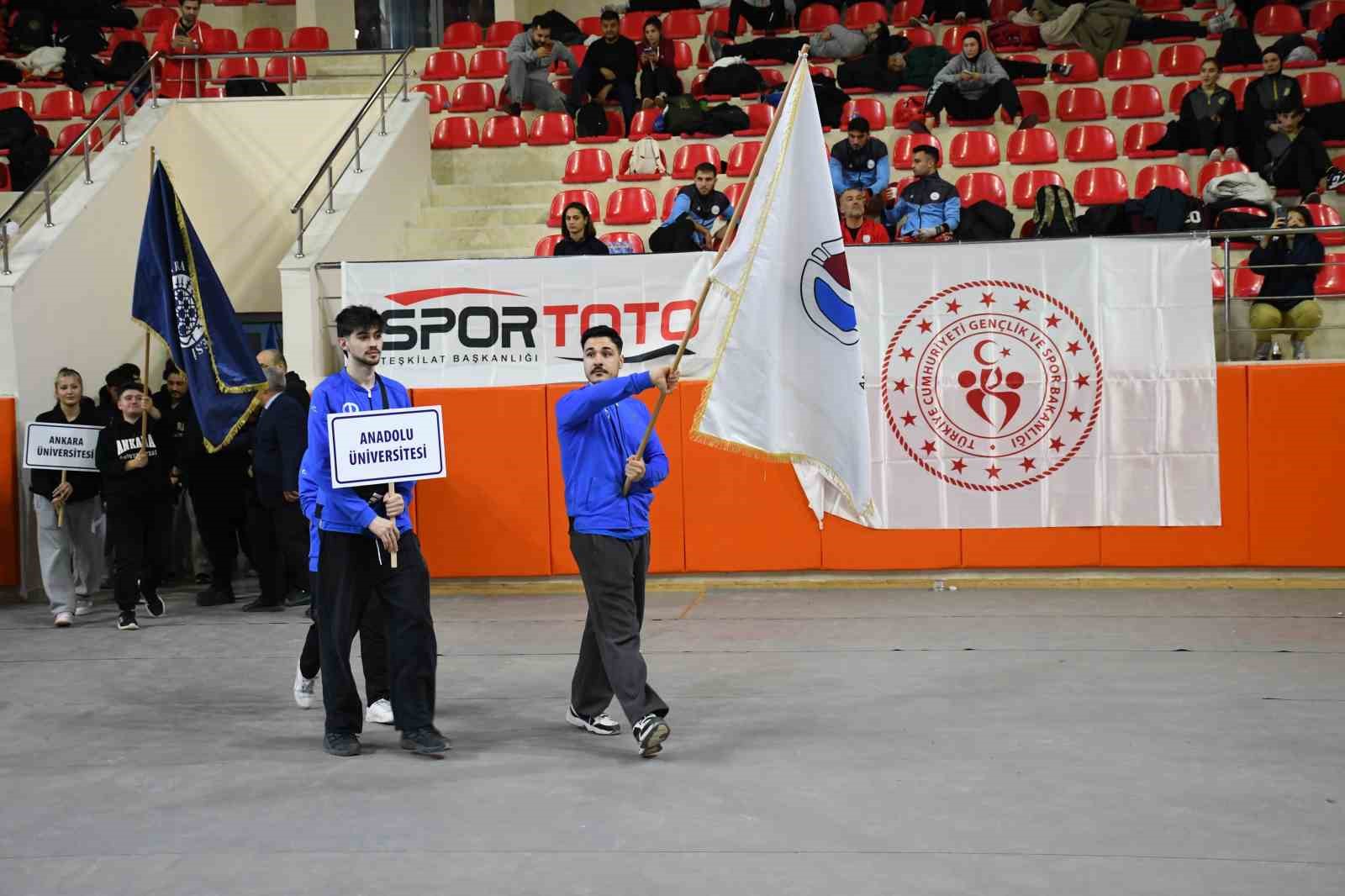 Anadolu Üniversitesi öğrencileri Kick Boks Şampiyonasından madalya ile döndü