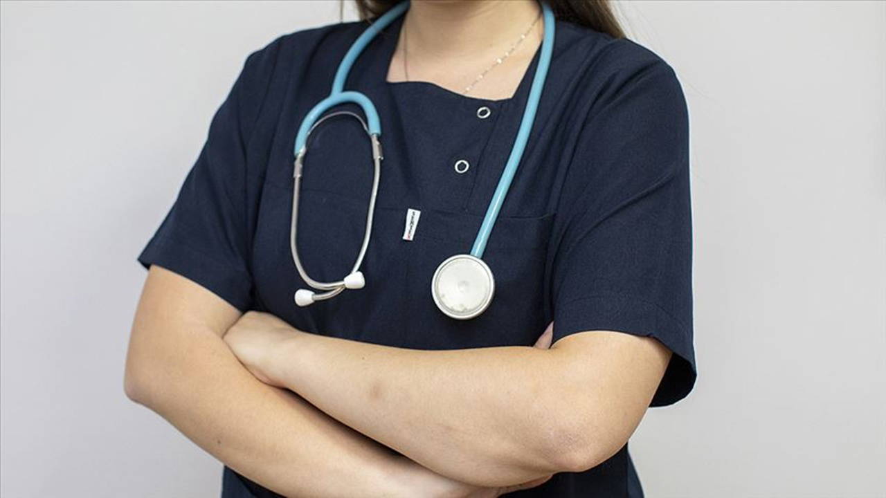 Kocaeli'de 'saçını ördüğü' video paylaşan hemşireye soruşturma