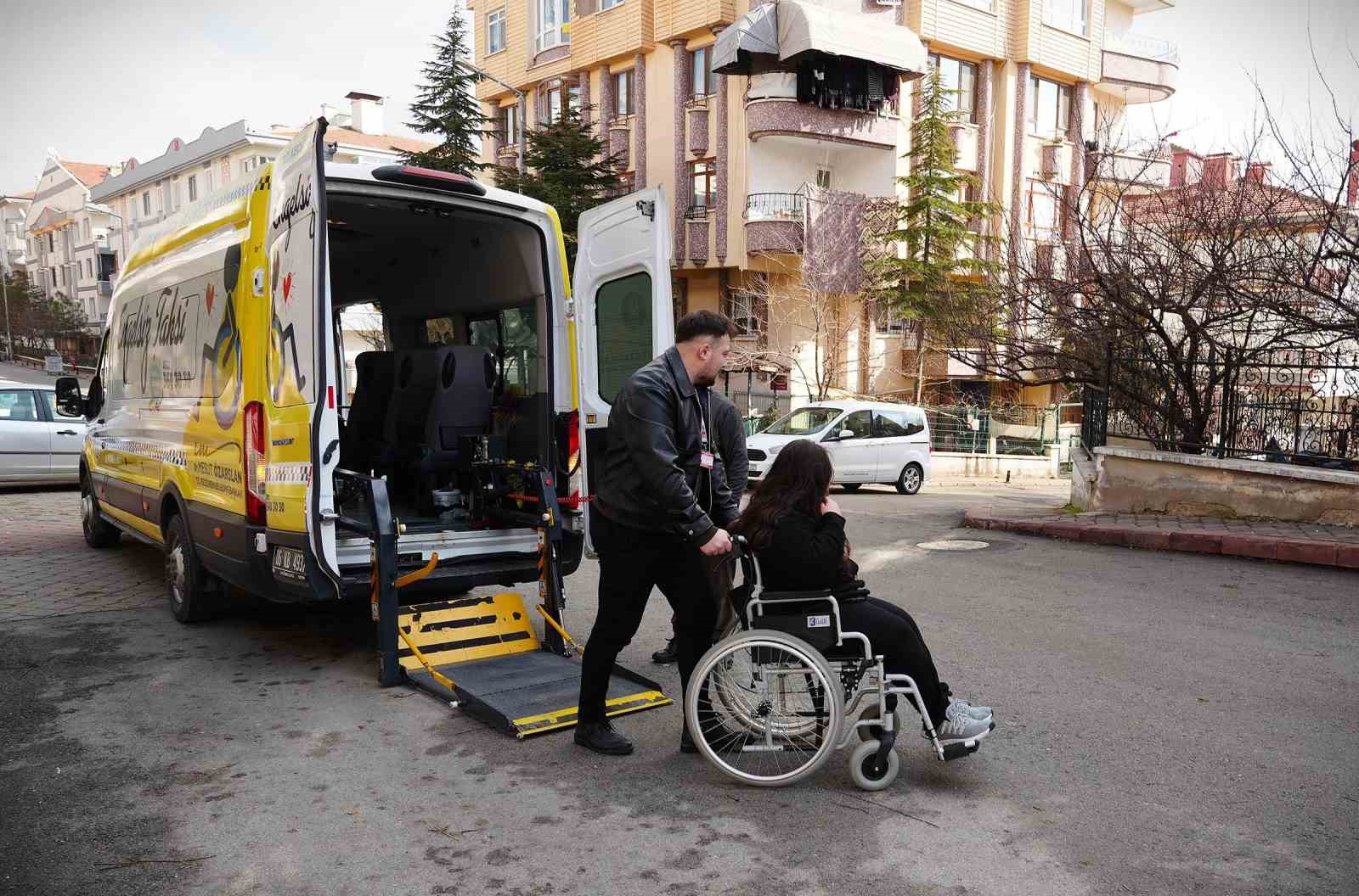 Keçiören Belediyesi’nden ücretsiz ‘Engelsiz Taksi’ hizmeti