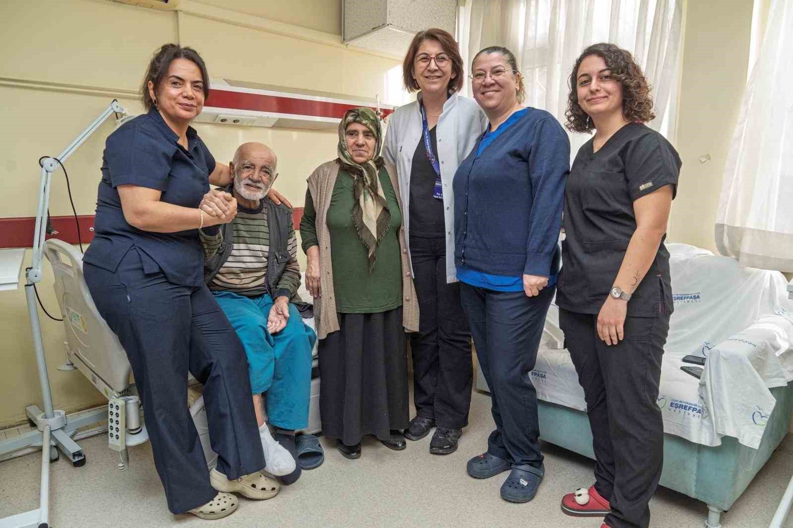 Şeker hastası 83 yaşındaki yaşlı adam ampütasyondan son anda kurtuldu