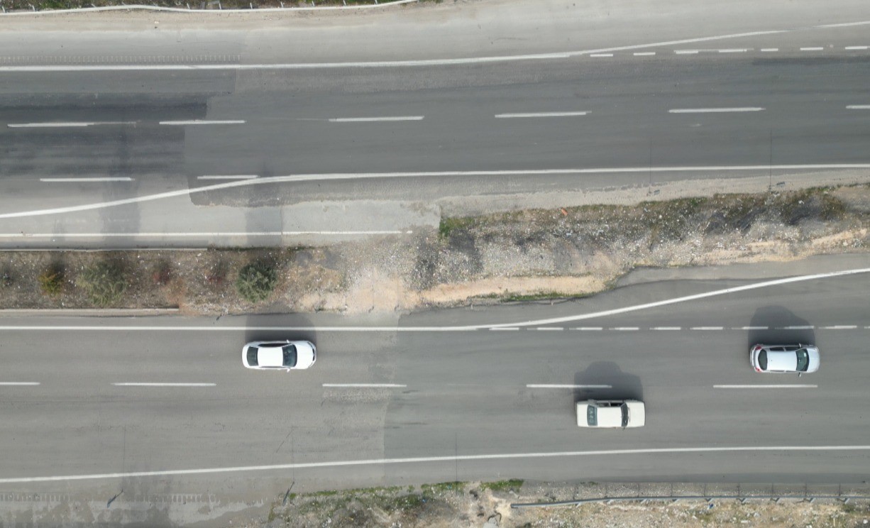 Kahramanmaraş’ta depremde 7 metre kayan yol dikkat çekiyor
