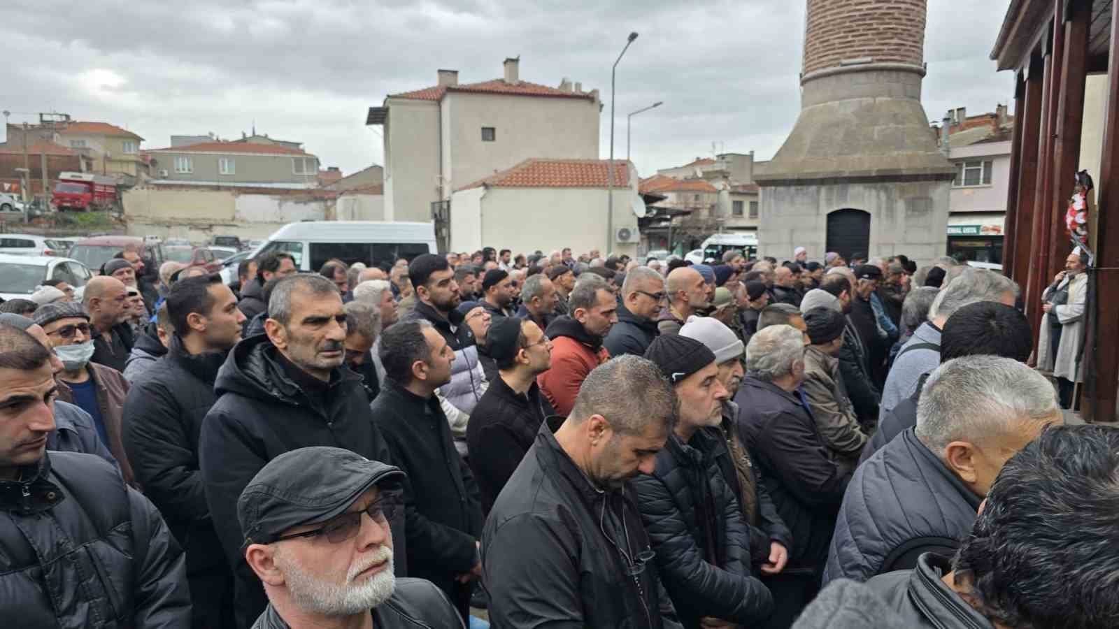 Kırkağaç’ın tarihi çınarı 112 yaşında hayatını kaybetti