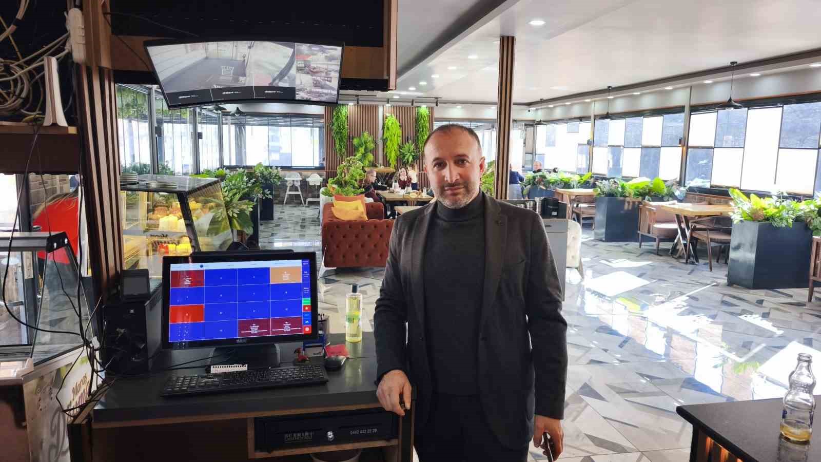 Artvin’de kafedeki hırsızlık anı kamerada