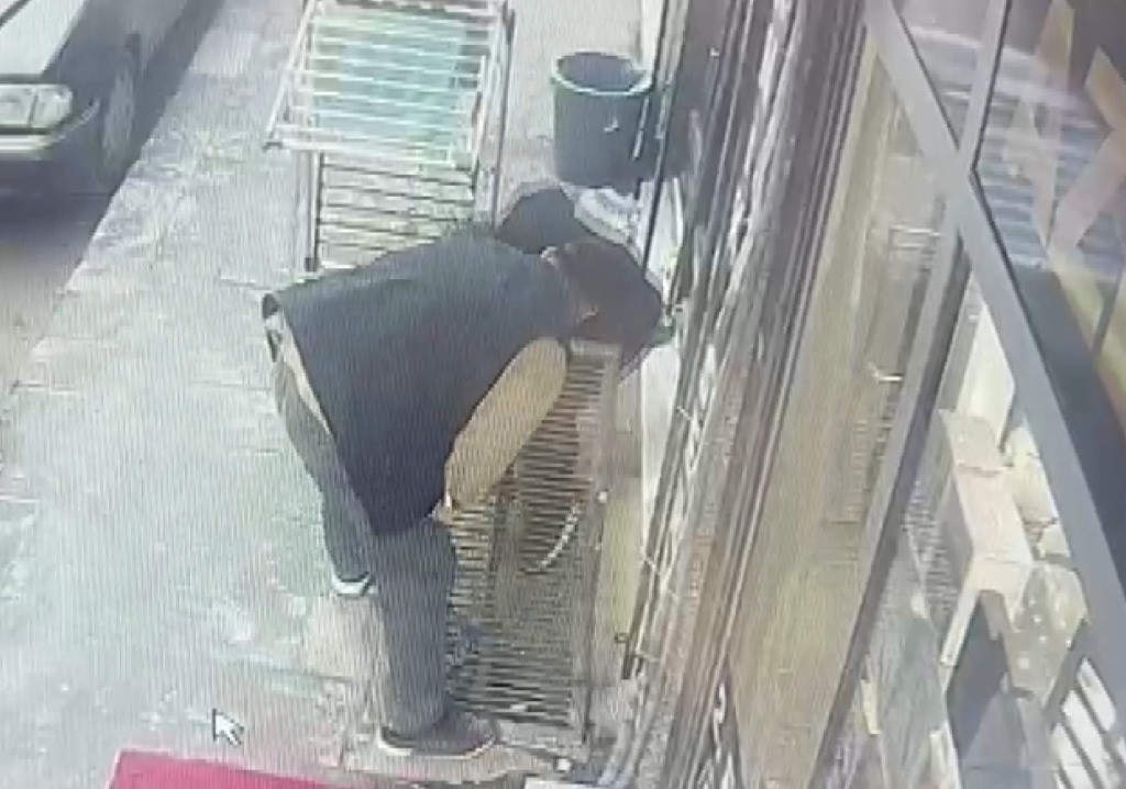 Açılan mazgaldan düşen çocuk yaralandı