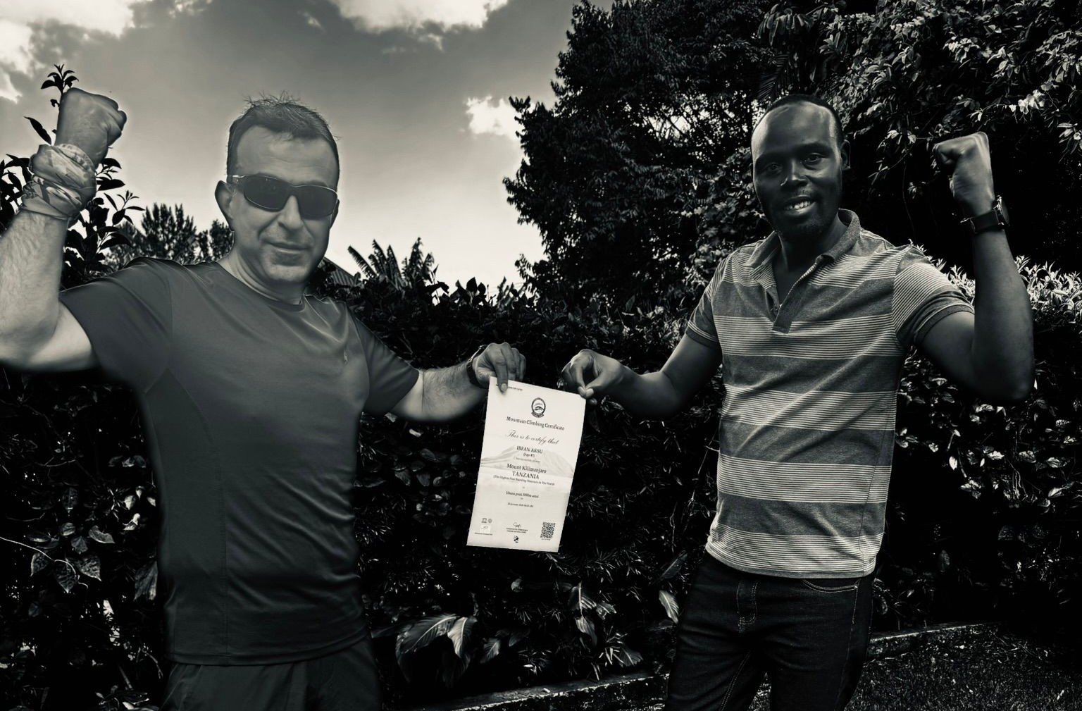 Hakkarili dağcı Kilimanjaro zirvesinde