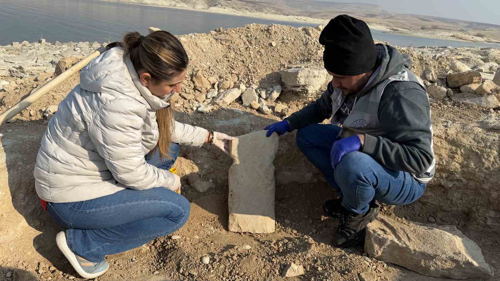 Adıyaman’da, Göbeklitepe’deki ‘T’ şekilli taşların benzeri ortaya çıktı
