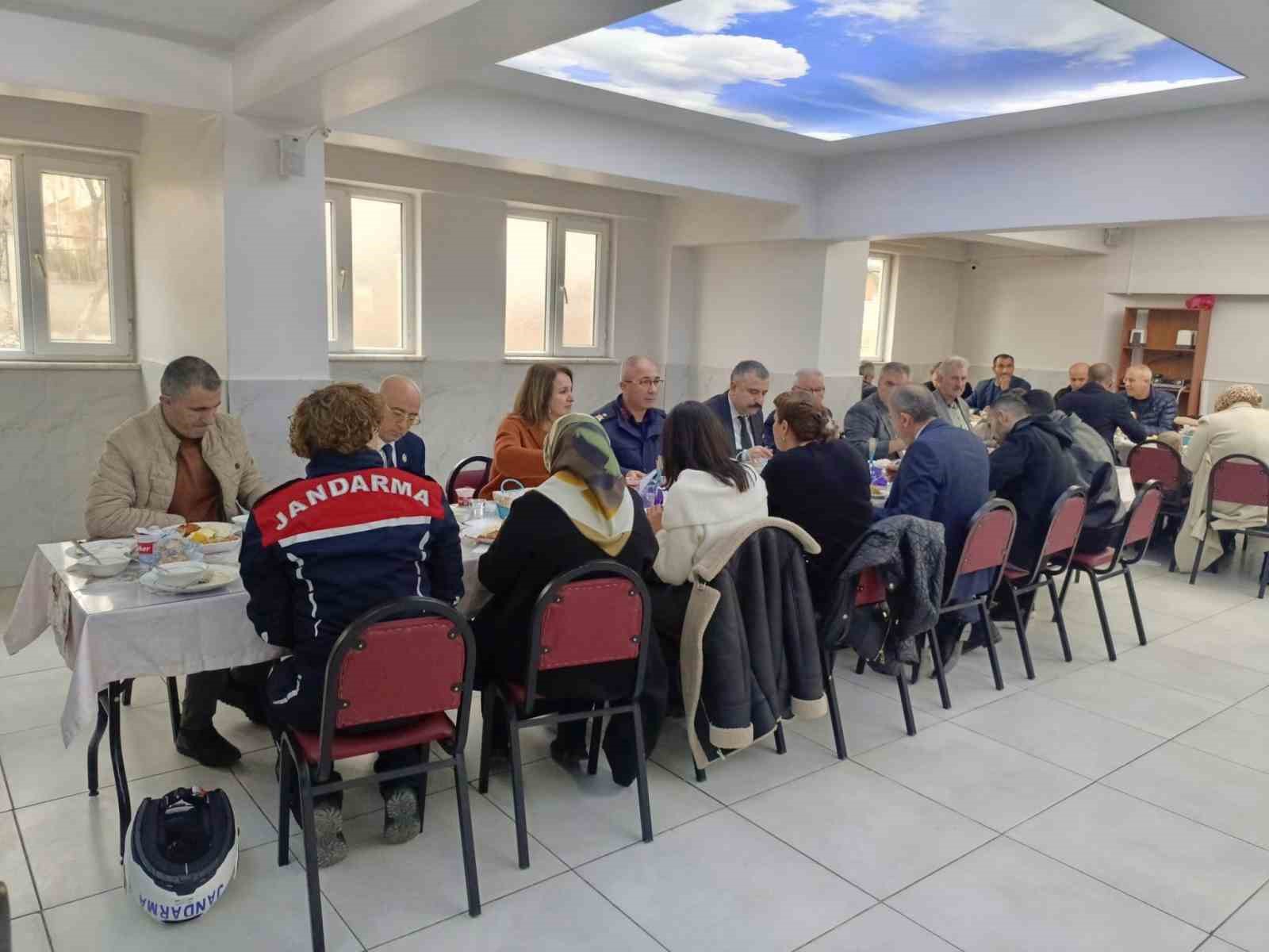 Eskişehir’de gönül köprüsü: Şehit yakınları ve gaziler huzurevinde ağırlandı