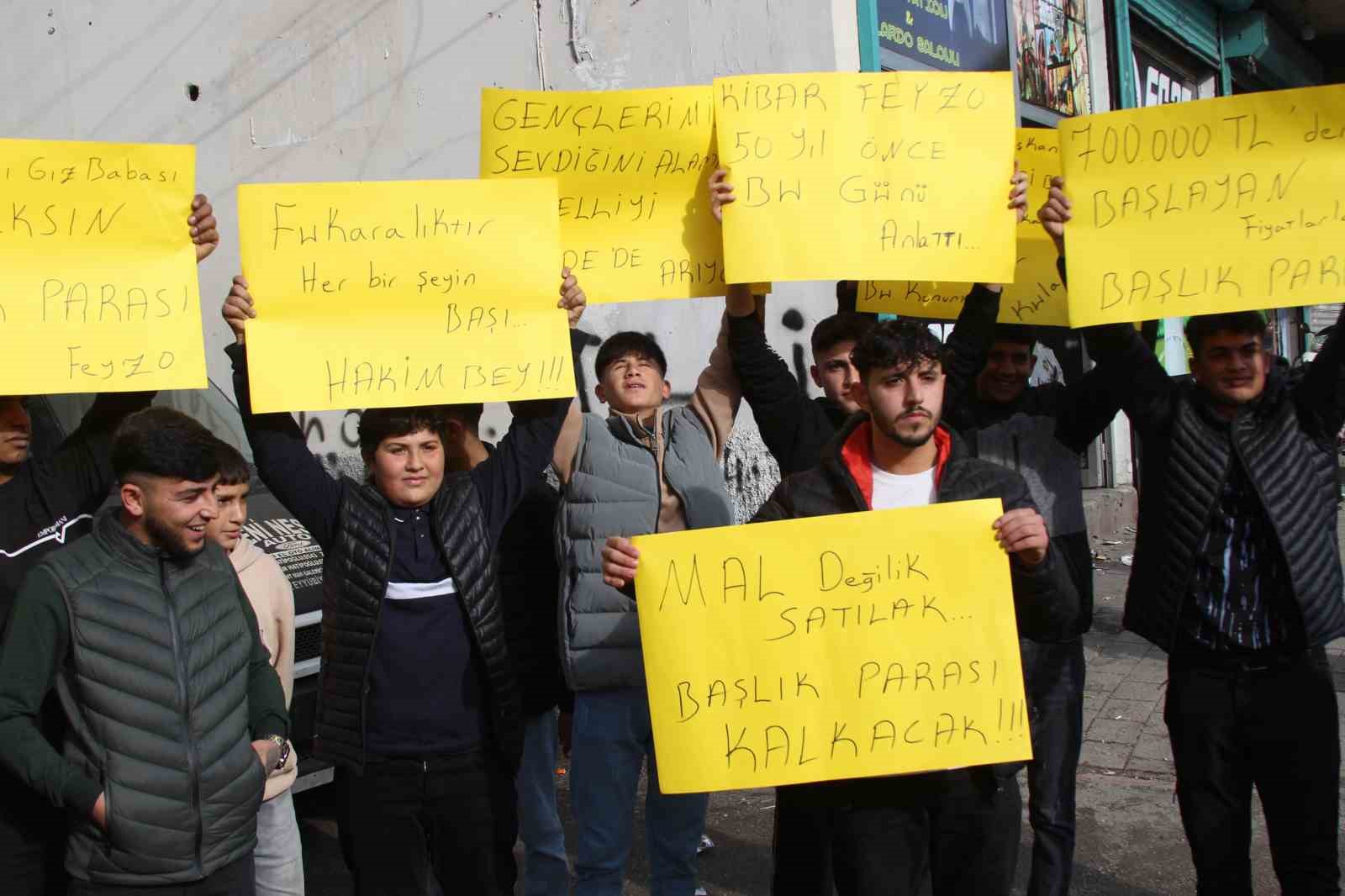Adana’da gençlerden başlık parası eylemi