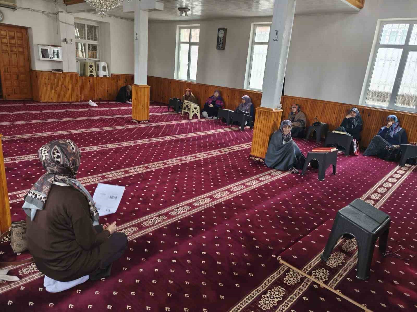 Emet’te "Şiddetin Türleri ve Sosyal Hizmetlerin Çalışmaları" konulu bilgilendirme etkinliği