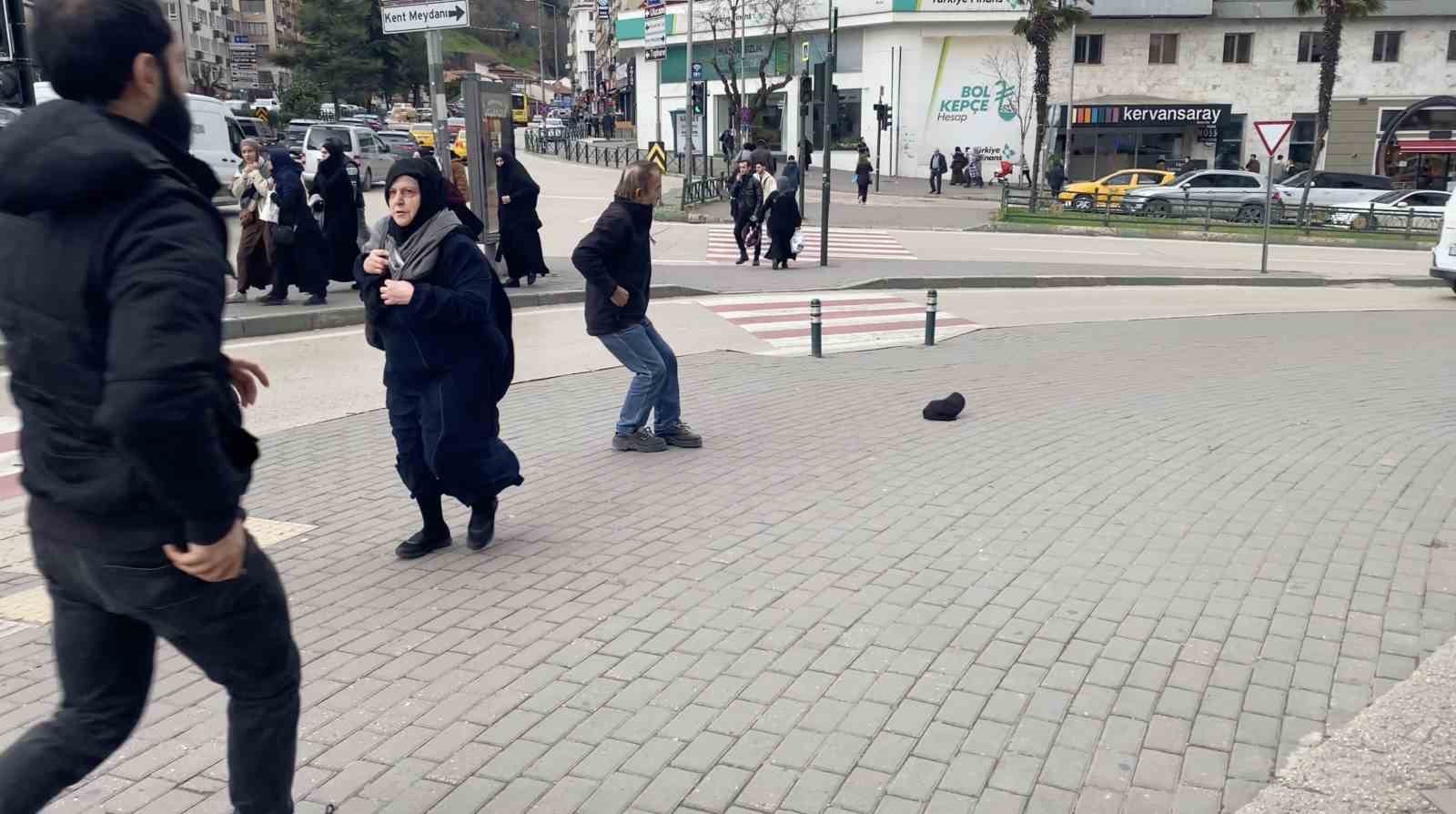 Bursa’da kuvvetli rüzgâr etkisini artırdı