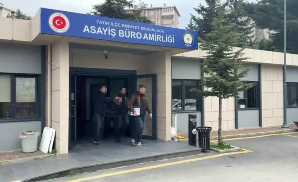 Tartıştığı kişiyi silahla vurup başında bekledi