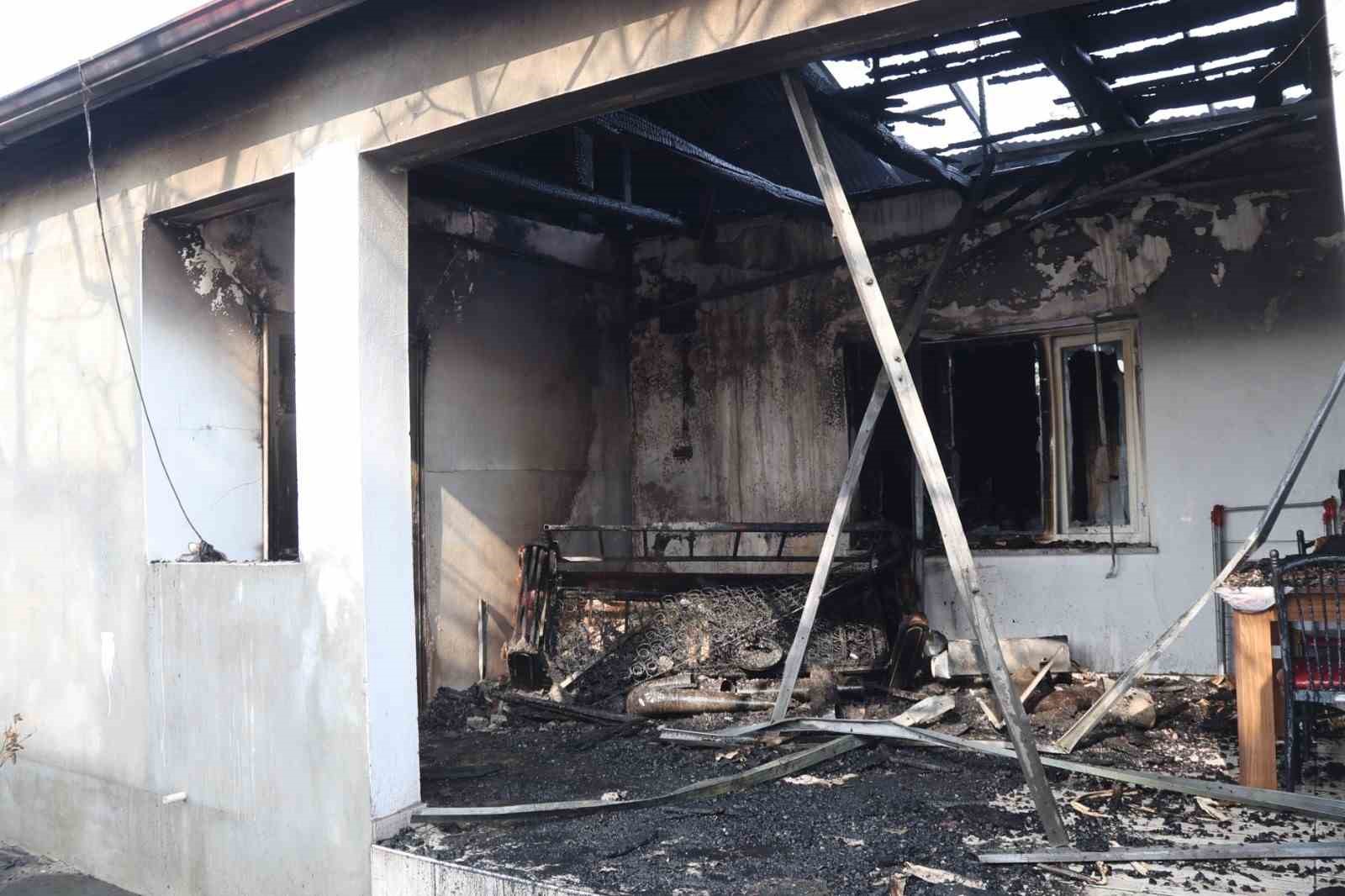 Iğdır’da iki ayrı yangın korkuttu