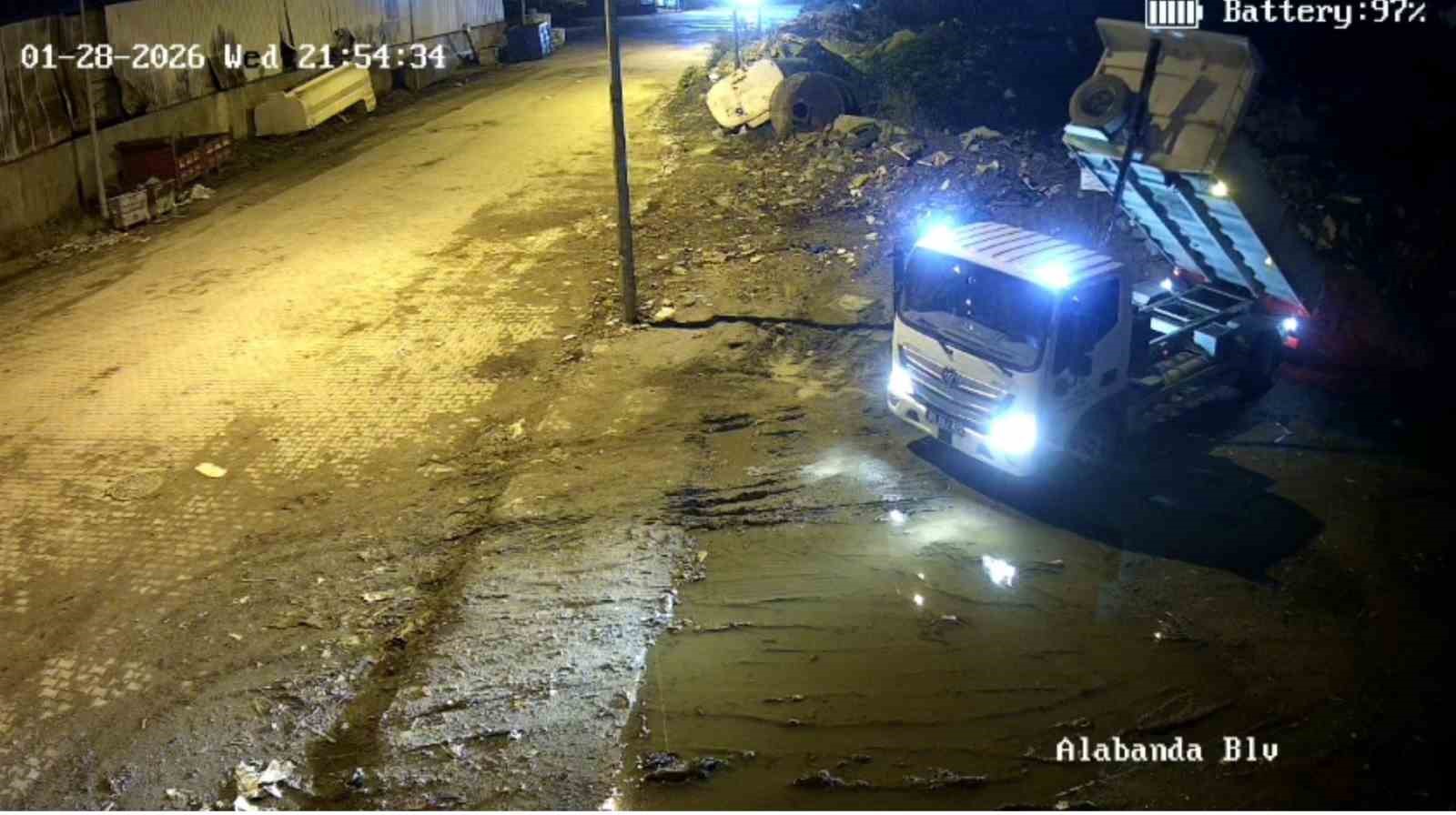 Efeler Belediyesi çevreyi kirletenleri affetmedi