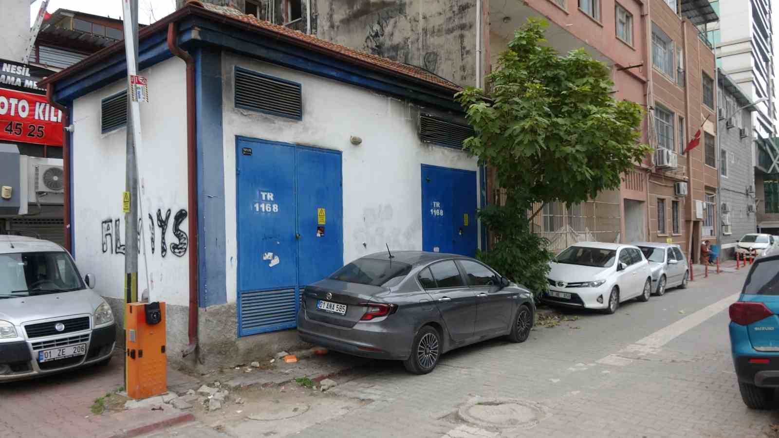 Adana’da 19 yaşındaki genç sokak ortasında öldürüldü