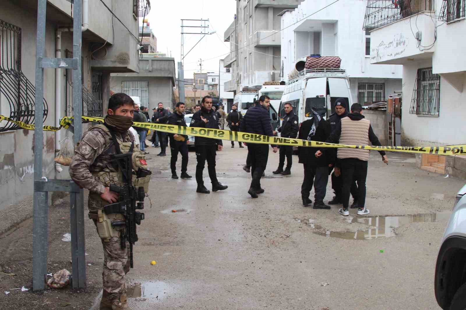 Adana’da taşlı, sopalı, silahlı kavga: 1 ölü, 5 yaralı