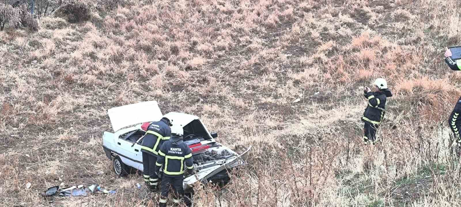 Adıyaman’da otomobil şarampole yuvarlandı: 3 yaralı