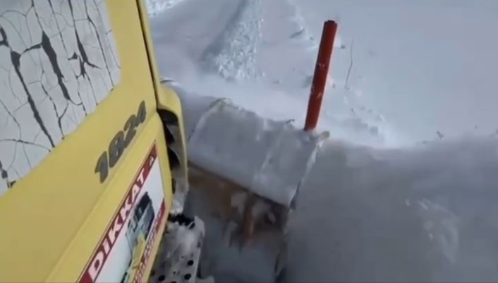 Ağrı’da kapanan köy yolları yeniden ulaşıma açıldı